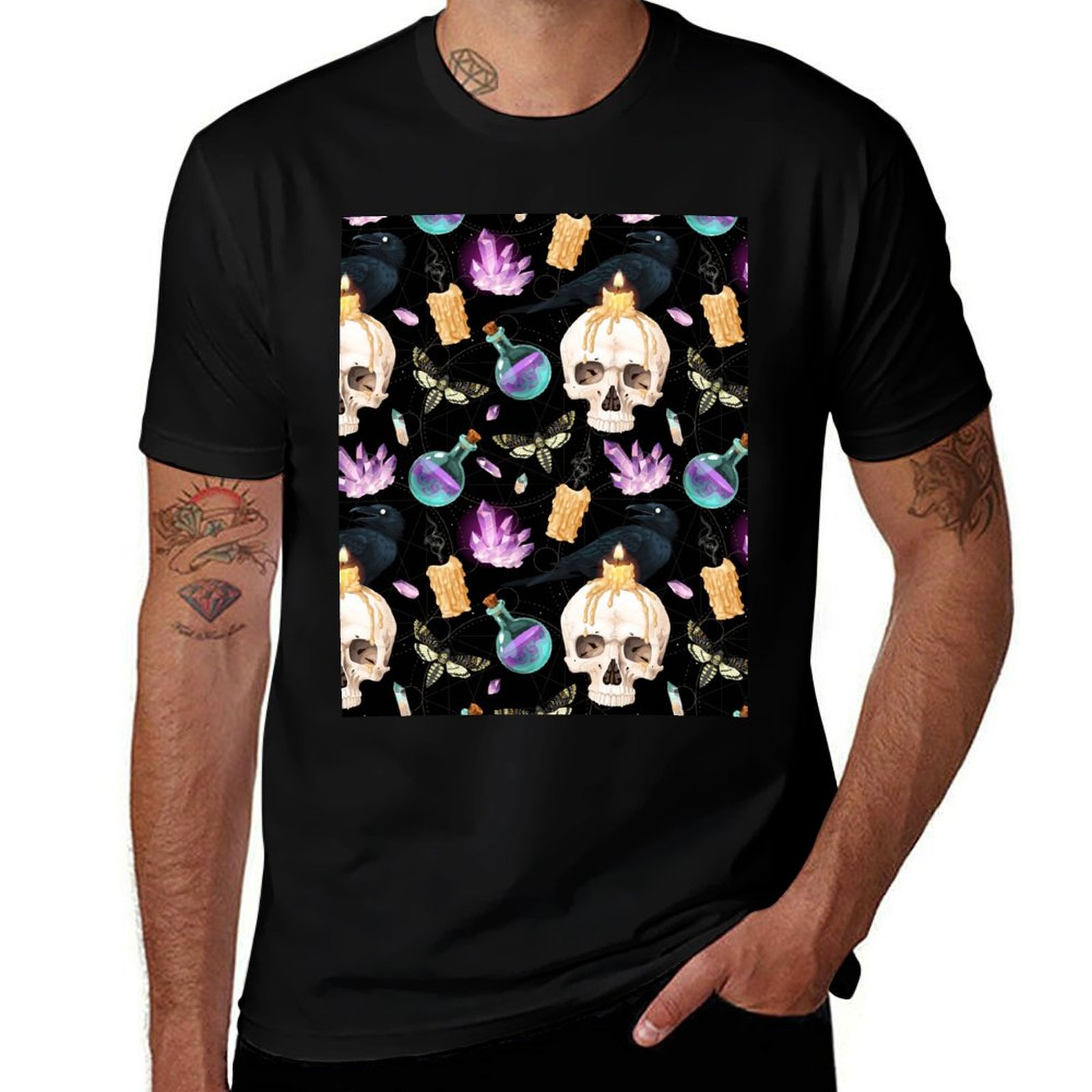 Black Tin Candle - T-Shirt con Motivi Gotici di Teschi,