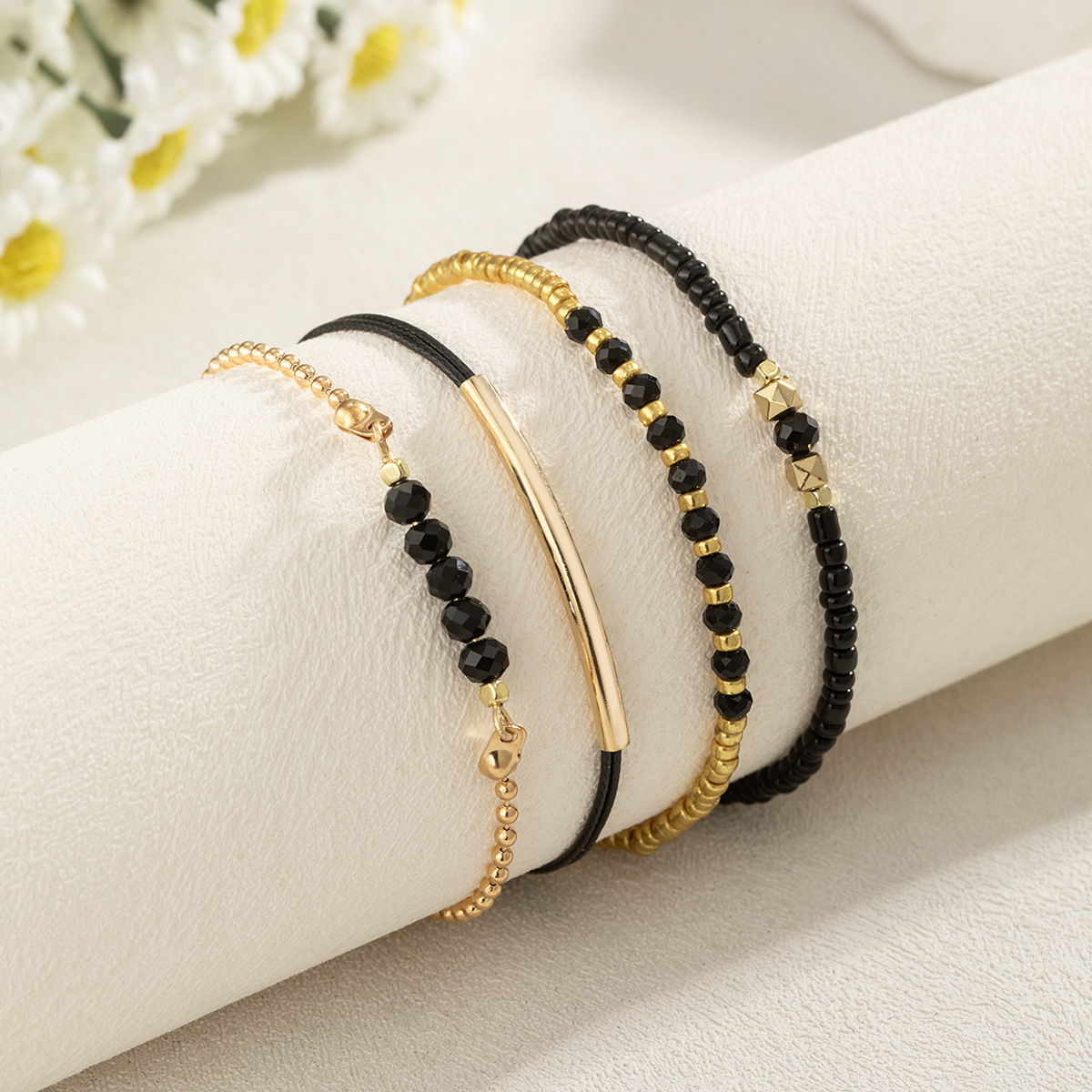 Set di braccialetti in pietra  - Black Tin Candle recensione e prezzo
