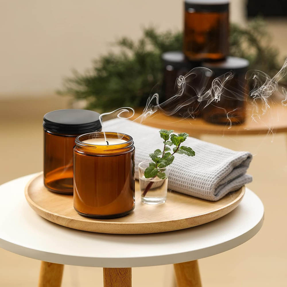 Barattoli in Vetro Ambrato da  - Black Tin Candle recensione e prezzo